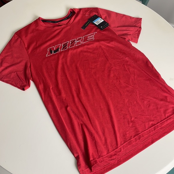 Nike Dri-Fit Mens Dark Red Tee with Black & White Logo- Medium - Picture 5 of 12